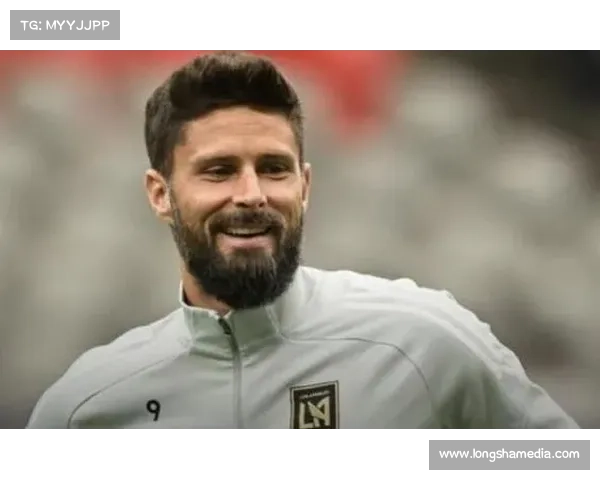 里尔正式宣布吉鲁加盟 签约至2026年助力球队进攻火力 里尔正式宣布吉鲁加盟 签约至2026年助力球队进攻火力